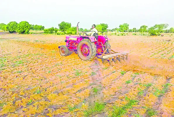 ఎరువులు, విత్తనాల జాడేది?