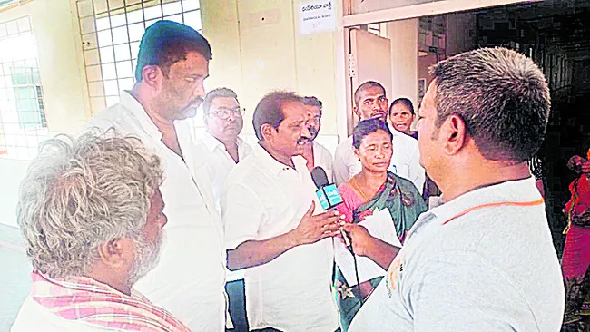 అధికారుల వేధింపుల వల్లే ఆత్మహత్యాయత్నం