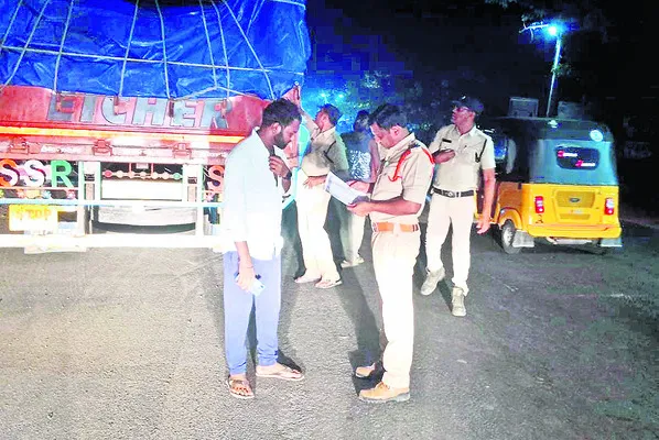 పోలీసుల విస్తృత తనిఖీలు