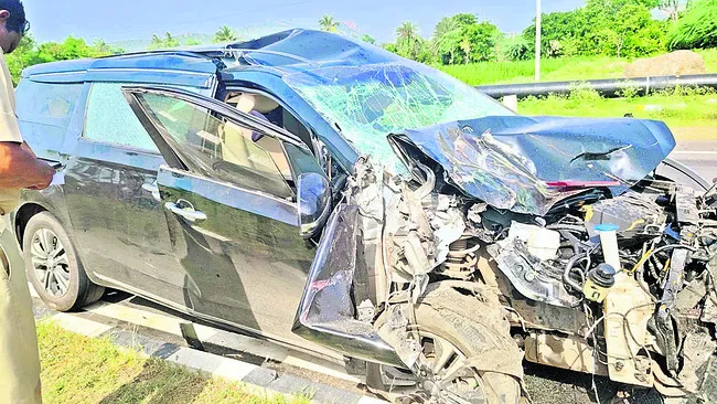 ● ఒకరు దుర్మరణం ● మరో ముగ్గురికి తీవ్రగాయాలు