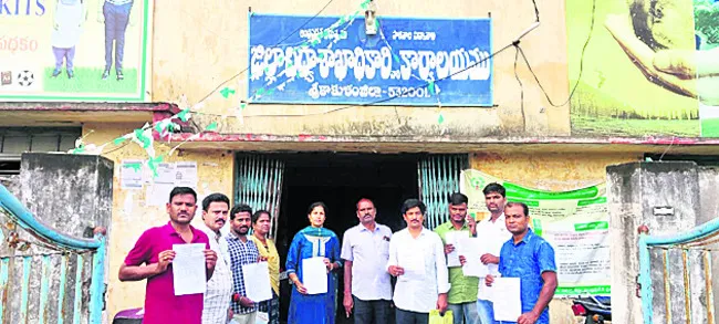 తెలుగు ఉపాధ్యాయుల నిరసన 