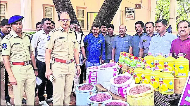 అమాయక రైతులే లక్ష్యంగా..