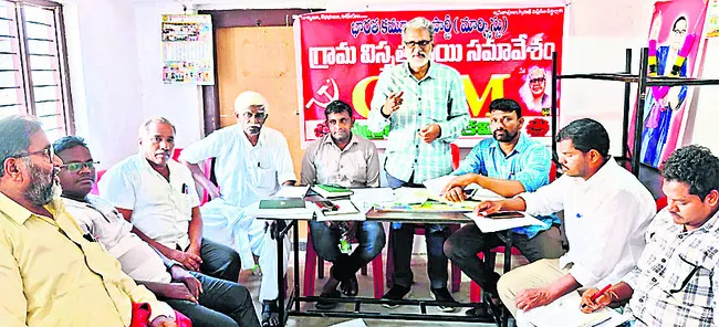 రైతులకు నష్టపరిహారం చెల్లించాలి