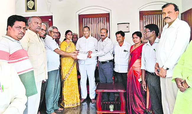 జెడ్పీ హైస్కూలుకు 50సెంట్ల భూమి వితరణ 