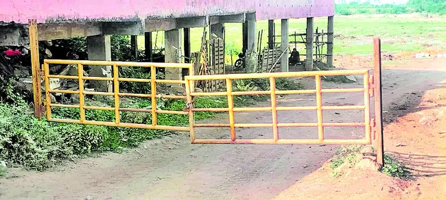 యనమలకుదురు ఇసుక క్వారీ వద్ద ఉద్రిక్తత