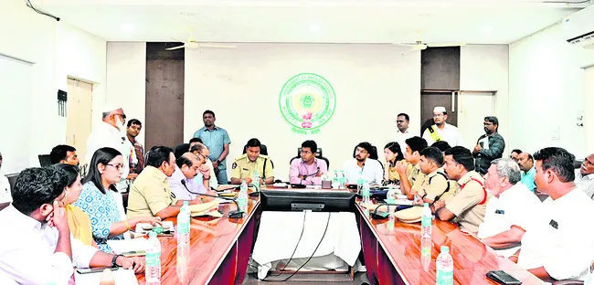 బక్రీద్ను శాంతియుతంగా జరుపుకోవాలి