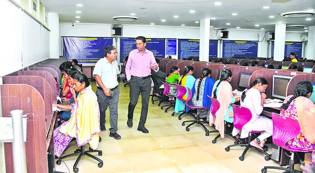 తొలి రోజు డీఎస్సీ ప్రశాంతం 