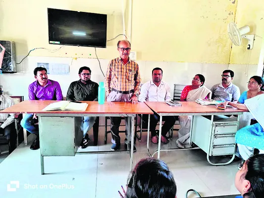 వైద్య సిబ్బంది అప్రమత్తంగా ఉండాలి