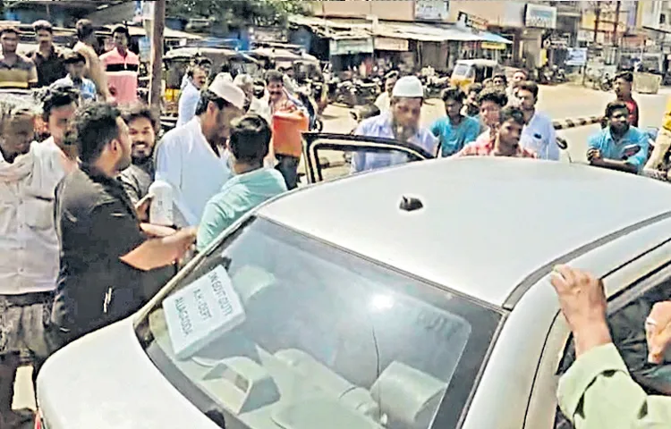 Animal Husbandry and Municipal officials went to inspect chickens in Allagadda