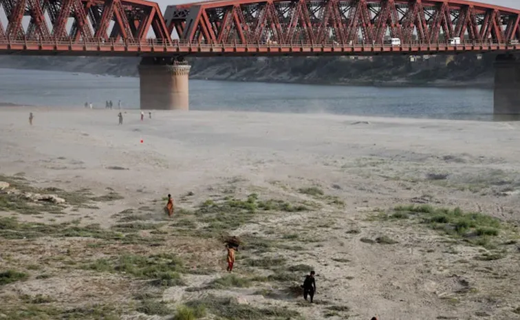 Staring at Crisis Pakistan wrote 4 Letters to India