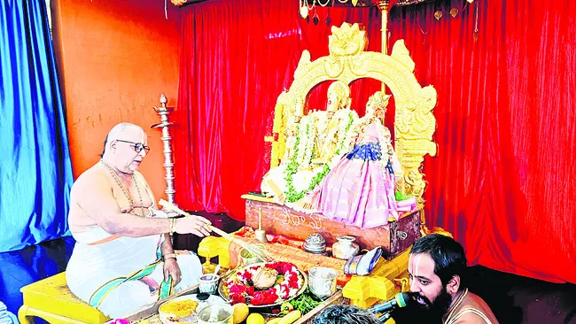 రామయ్యకు సువర్ణ తులసీ అర్చన