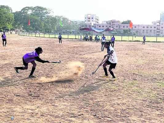 హోరాహోరీగా హాకీ పోటీలు