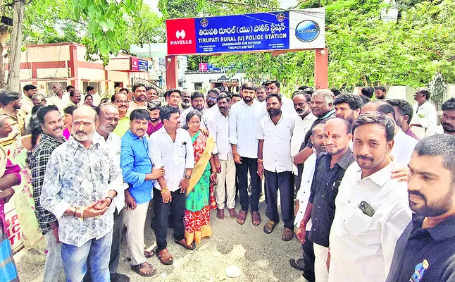 కార్యకర్తలను వేధిస్తే ఊరుకోం 