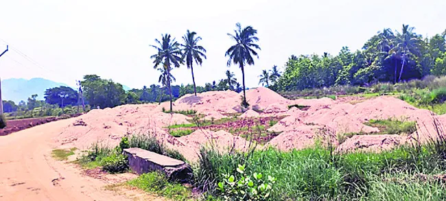 తీరాల్లో ఇసుక వరద