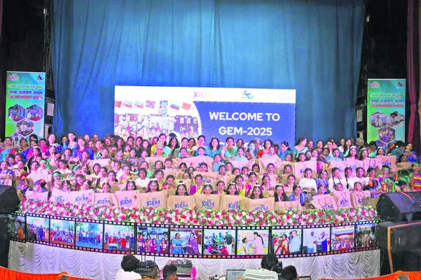 బాలికా సాధికారతకు పెద్దపీట