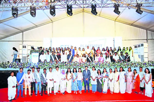 1,200 మంది విద్యార్థులకు ఉద్యోగాలు