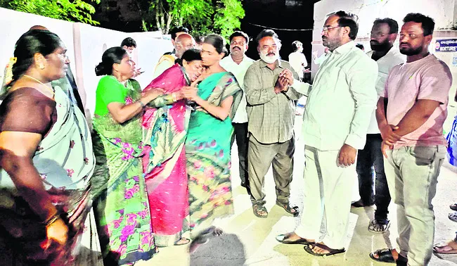 ఇష్టారాజ్యంగా ఇసుక తవ్వడం వల్లే మరణాలు
