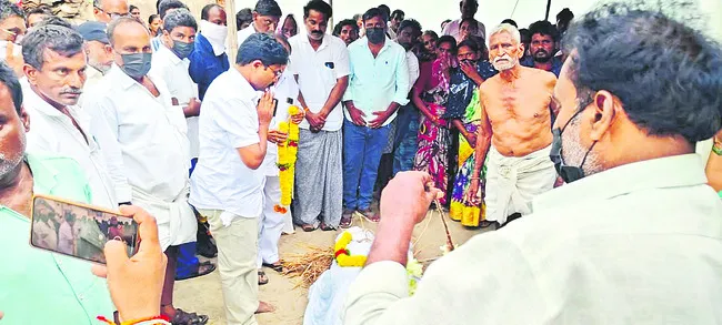 గిట్టుబాటు ధరలు లేకే రైతుల ఆత్మహత్యలు