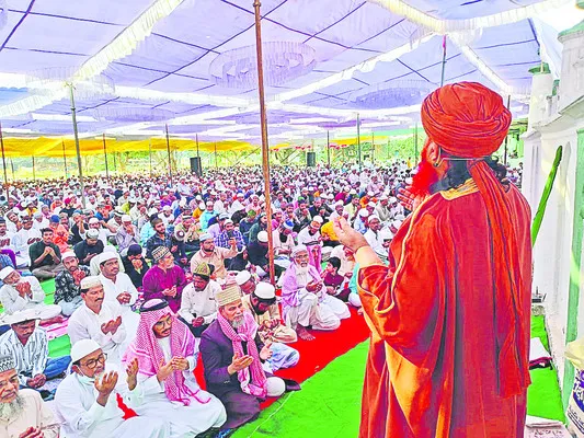 ● భక్తిశ్రద్ధలతో బక్రీద్ వేడుకలు