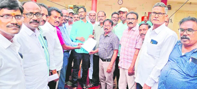 నేడు డీఈవో కార్యాలయం ముట్టడి