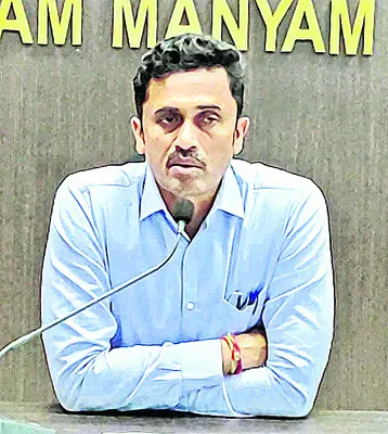 ప్రత్యేక శానిటేషన్ డ్రైవ్ చేపట్టాలి