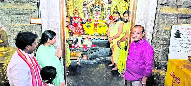 ఇందిరమ్మ ఇళ్ల నిర్మాణ పనులు ప్రారంభించాలి..