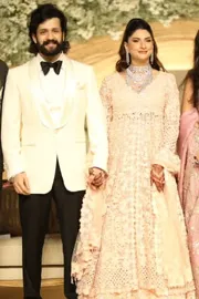 Akhil Reception And Wife Zainab5