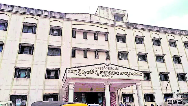 పైసలిస్తేనే పర్మిషన్లు