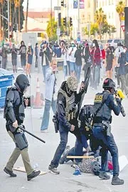 Riot police and protesters clash after Los Angeles immigration raids5