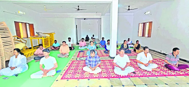 కష్టాల ‘యోగ’ం