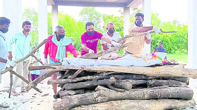 అనాథకు అంత్యక్రియలు