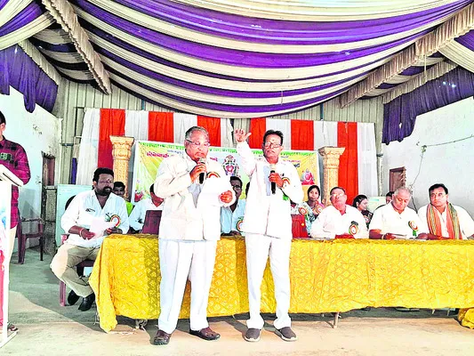 ఆర్యవైశ్యులు అన్ని రంగాల్లో రాణించాలి