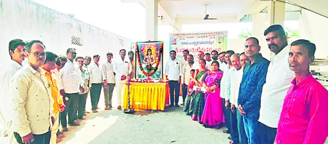 పొదుపుతోనే ఆర్థిక స్వావలంబన