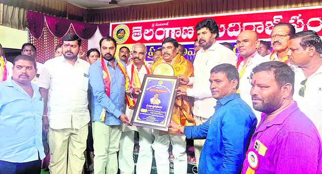 చదువుతోనే బంగారు భవిష్యత్‌కు బాటలు 