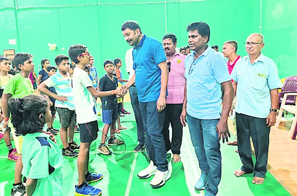 బ్యాడ్మింటన్ పోటీలు ప్రారంభం