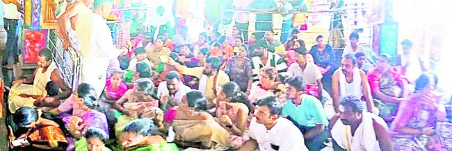 హేమాచలక్షేత్రంలో భక్తుల సందడి