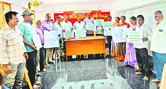 మావోయిస్టుల మృతదేహాలను అప్పగించి శాంతి చర్చలు జరపాలి 