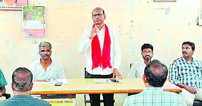కేంద్రంపై కార్మికలోకం ఉద్యమించాలి