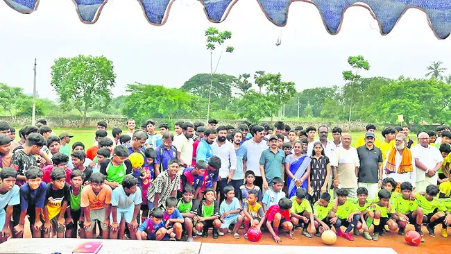 ఉత్సాహంగా ఫుట్బాల్ పోటీలు