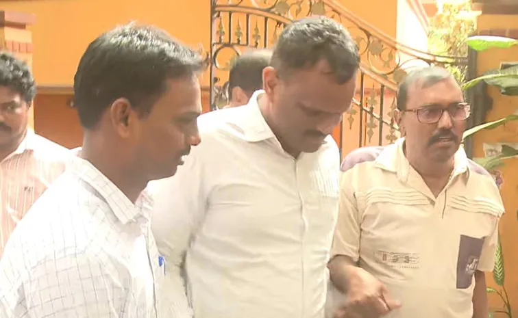 Political Analysts, Leaders And Journalists Respond On Kommineni Arrest