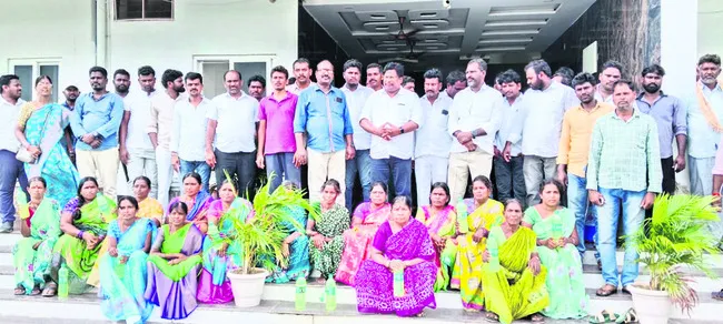అసలేం జరుగుతోంది..