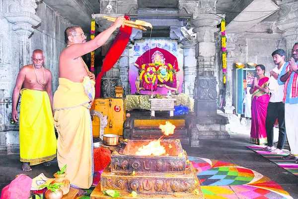 యాదగిరి క్షేత్రంలో కోలాహలం