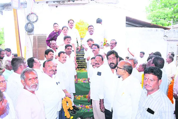 సోములు విగ్రహావిష్కరణ