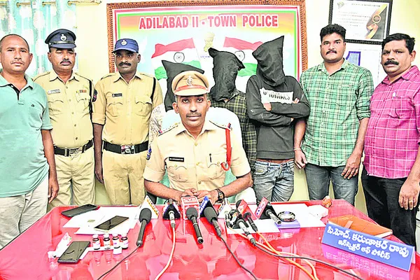 చోరీకి పాల్పడిన ముగ్గురు అరెస్ట్