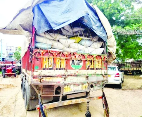 నల్లబజారుకు తరలిస్తున్న బియ్యం పట్టివేత 