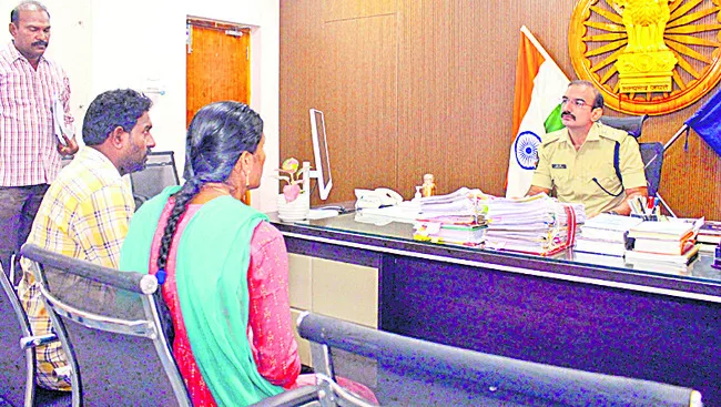 అర్జీదారుల సమస్యలను తక్షణమే పరిష్కరించాలి 