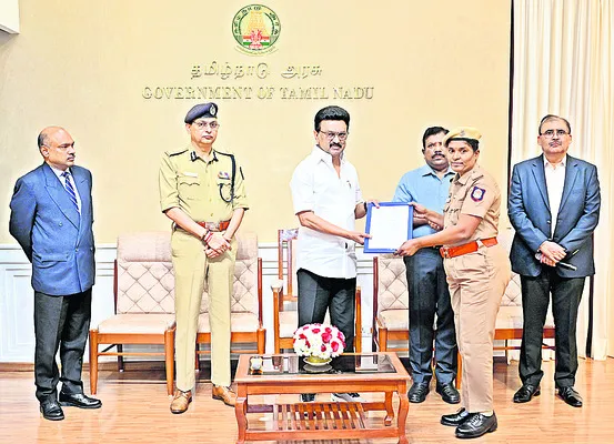 కానిస్టేబుళ్లకు హోదా