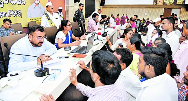 నిర్ణీత గడువులోగా సమస్యలు పరిష్కరించాలి