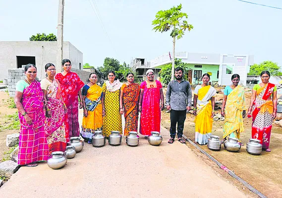 తాగునీటి కోసం రోడ్డెక్కిన మహిళలు