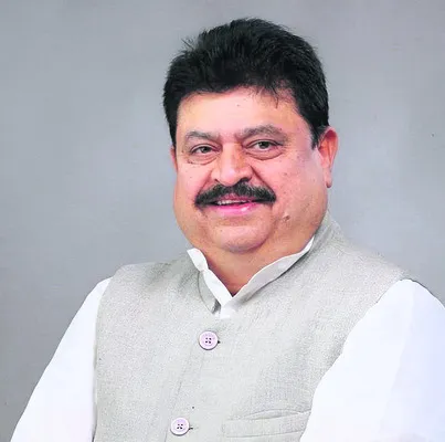 కమలం చీఫ్‌ మనోడే..!